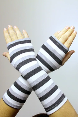 Митенки черно-серо-белые в полоску 16-018 Митенки черно-серо-белые в полоску 16-018