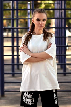 Футболка молочная, женская оверсайз Футболка молочная, женская оверсайз